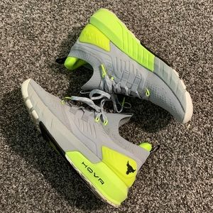 UA Women’s sneaker size 10 fits like a 9